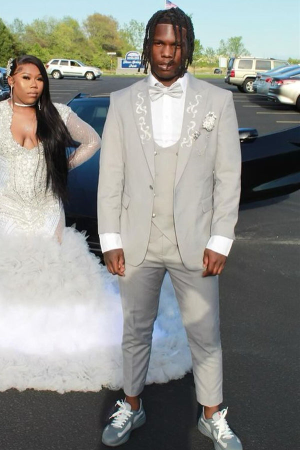 Chic Gray Sequins Peaked Lapel 3 Pieces Prom Suits