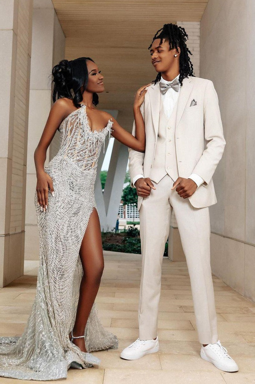 New Arrival White Close Fitting Suits For Men With Waistcoat