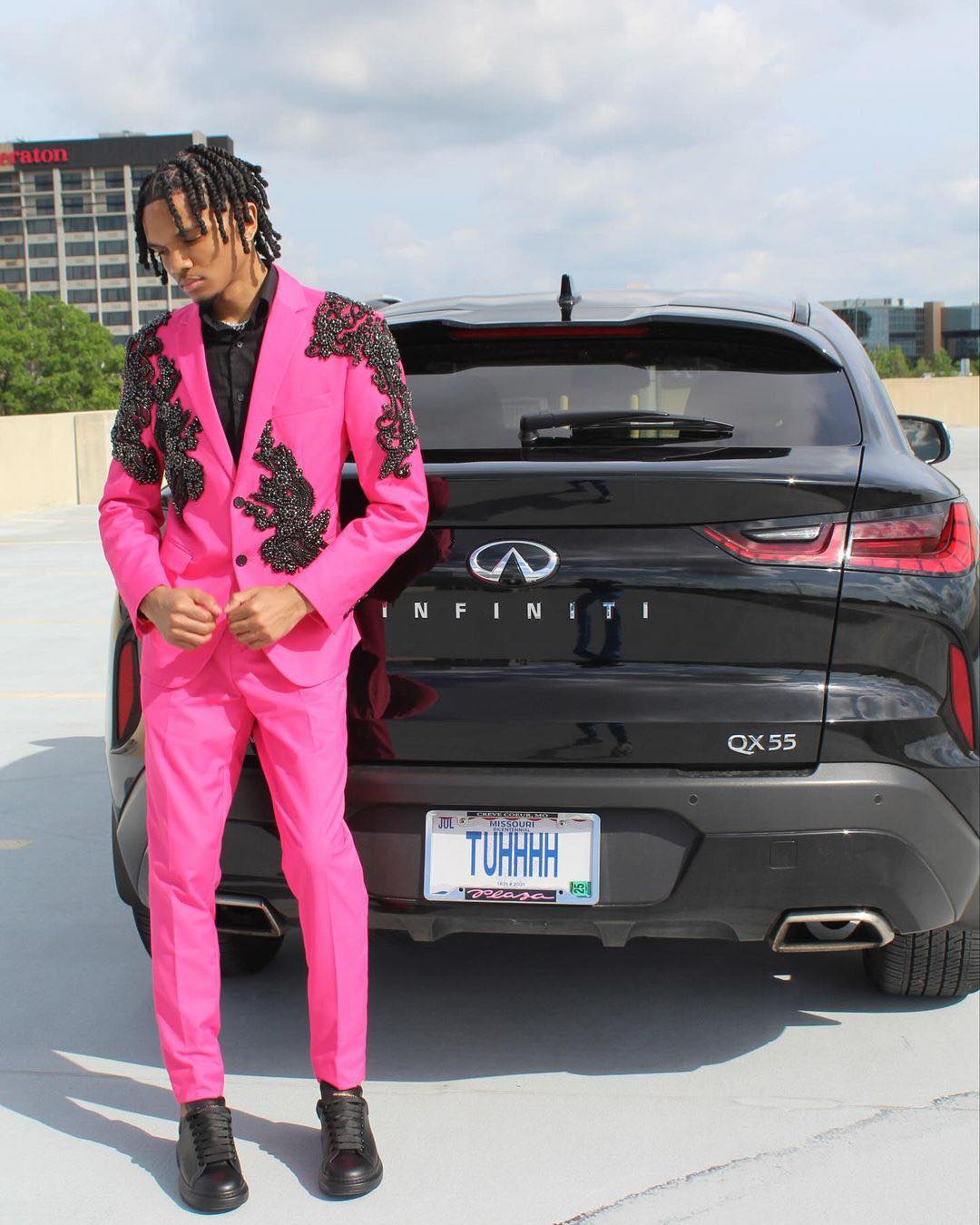 Glamorous Pink Notched Lapel Suits For Men With Black Appliques