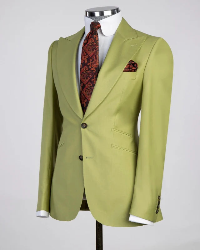 Generous Green Peaked Lapel Prom Suits With Waistcoat