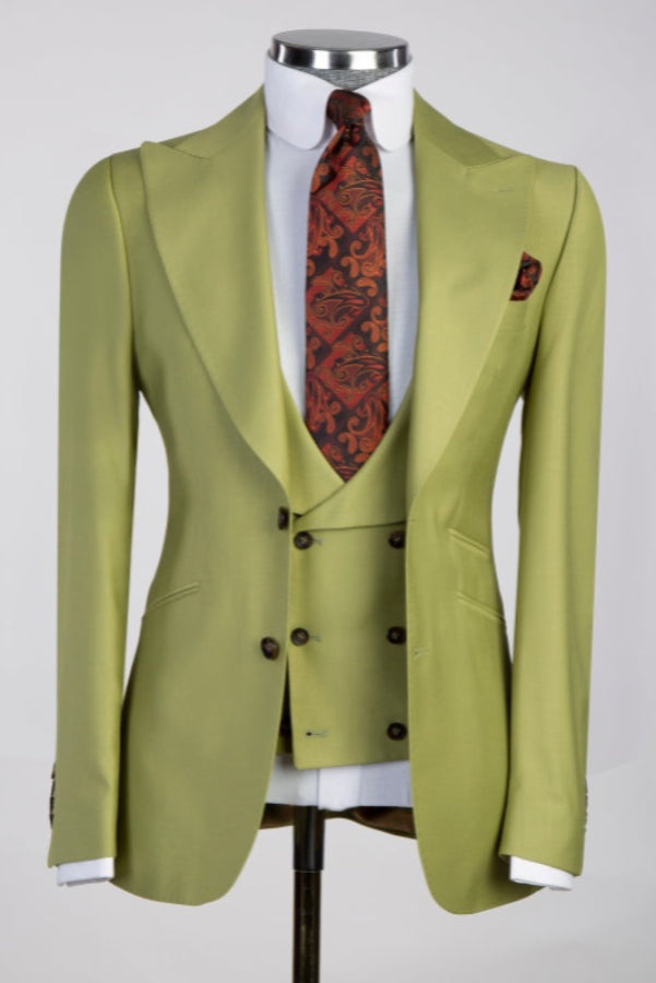 Generous Green Peaked Lapel Prom Suits With Waistcoat