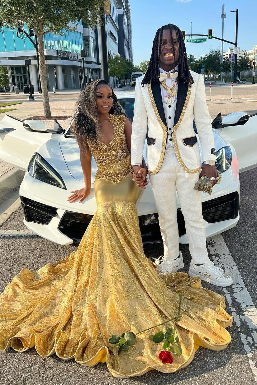 Fancy 3 Pieces White Jacquard Shawl Lapel Suits With Gold Appliques