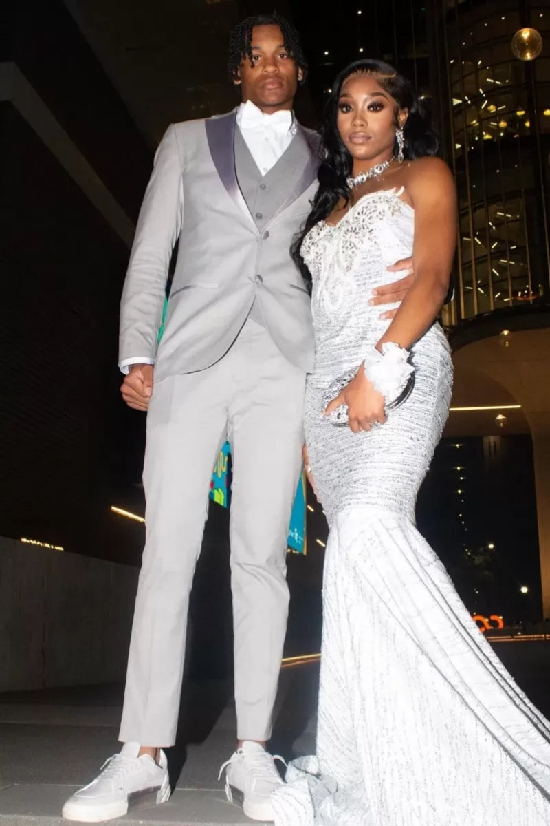 Handsome Silver Gray Shawl Lapel Prom Suits With Waistcoat
