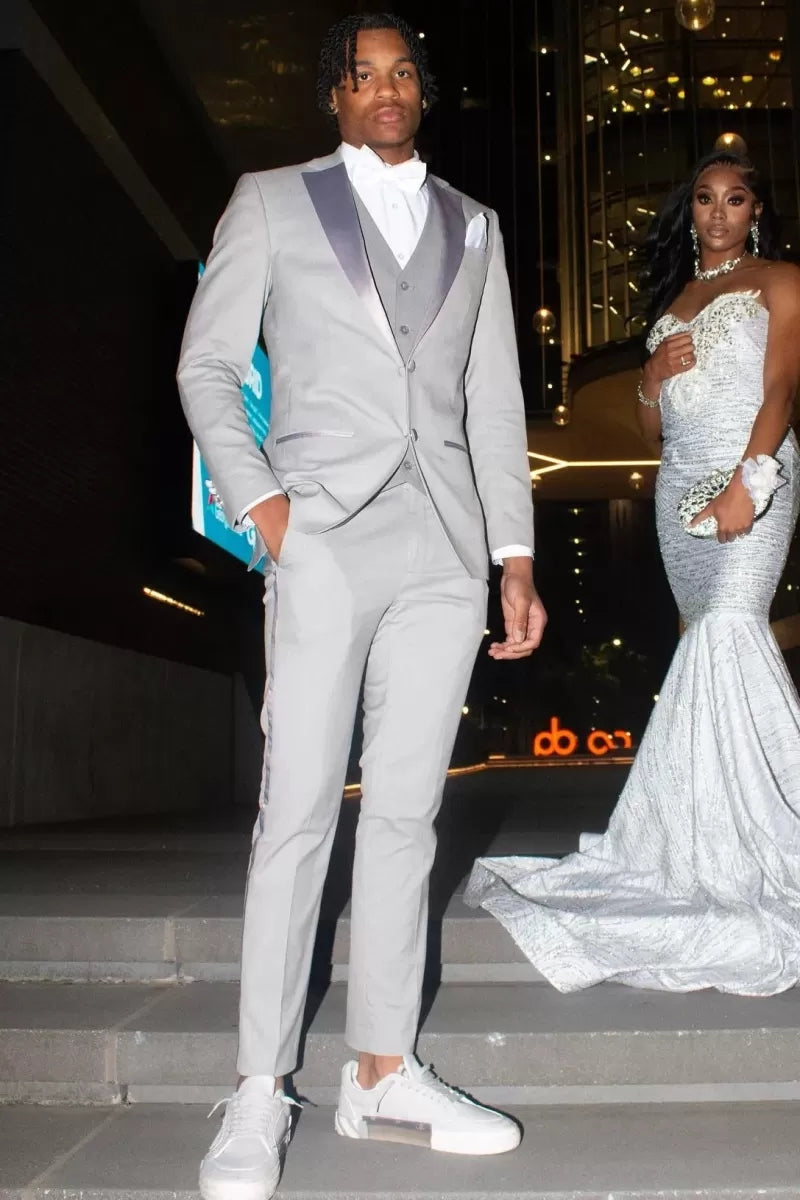 Handsome Silver Gray Shawl Lapel Prom Suits With Waistcoat