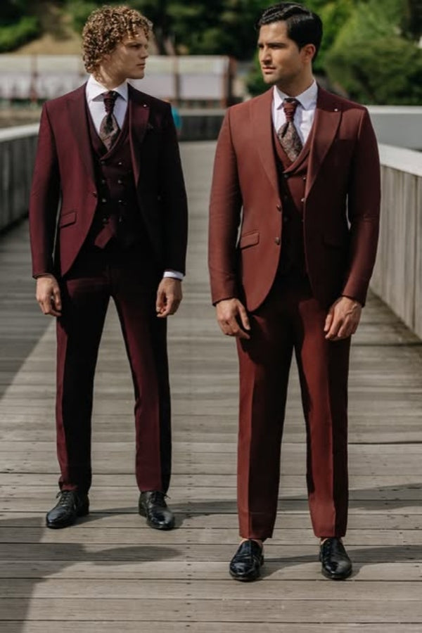 Handsome Burgundy Peaked Lapel 3 Pieces Wedding Groomsmen Suits