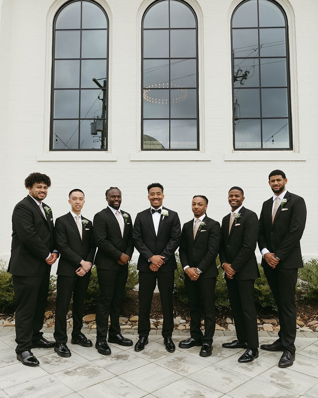 Handsome Black Notched Lapel Wedding Groomsmen Suits