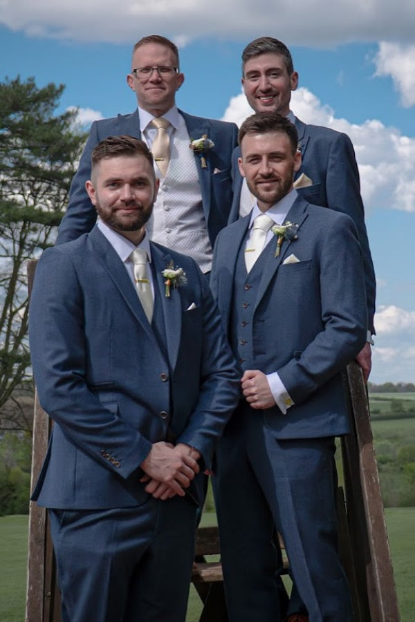 Fashion Dark Blue Notched Lapel Wedding Groomsmen Suits With Waistcoat