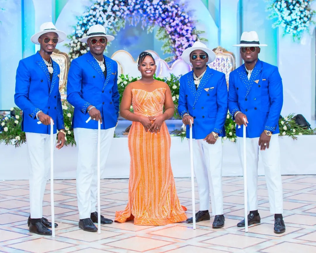 Glamorous Royal Blue Peaked Lapel Wedding Groomsmen Suits With Beadings