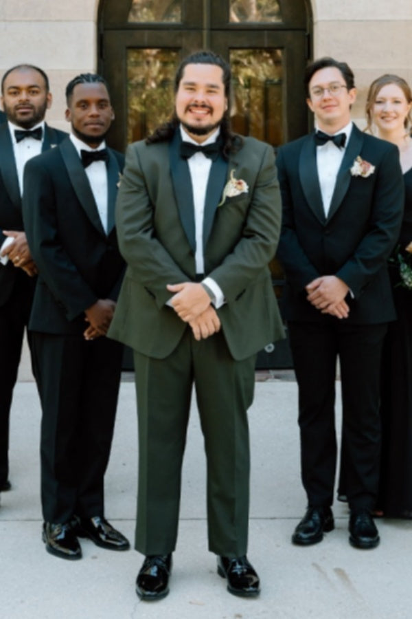 Classical Black Shawl Lapel Wedding Groomsmen Suits