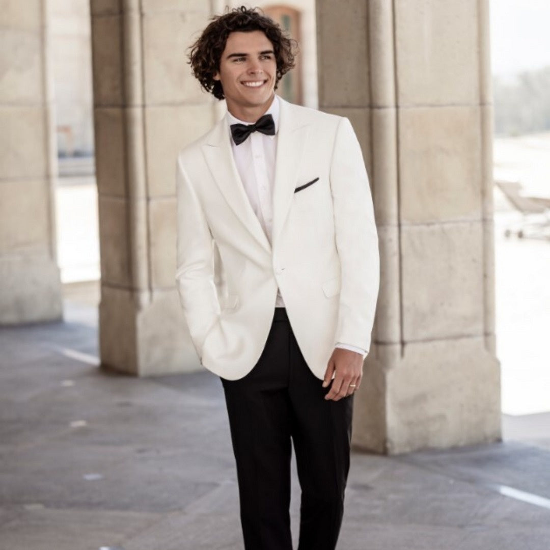Handsome White Peaked Lapel Wedding Groomsmen Suits
