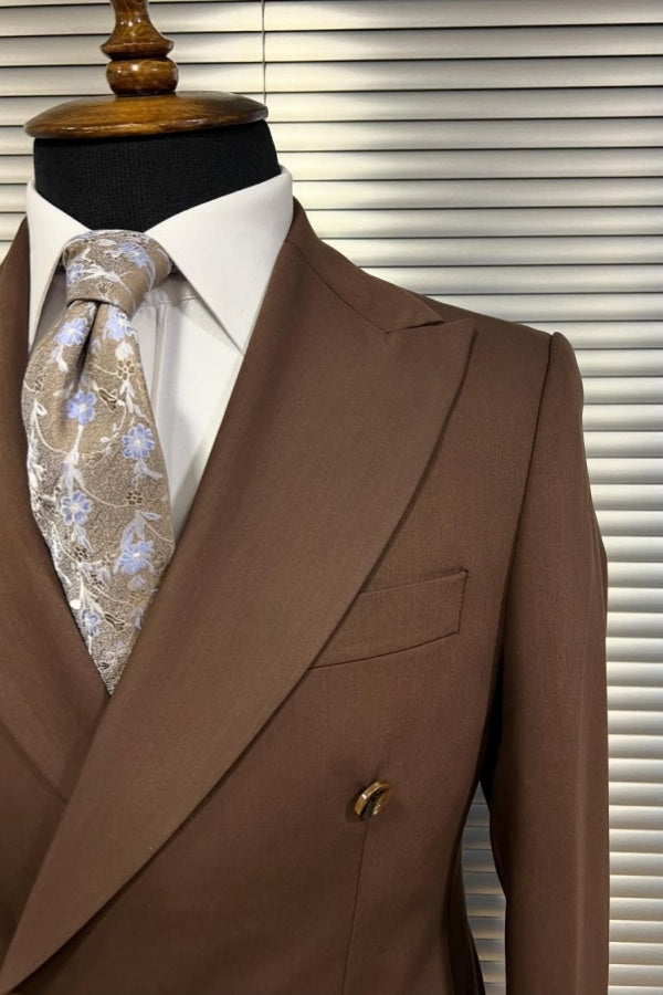 Chic Brown Double Breasted Peaked Lapel Business Men Suits