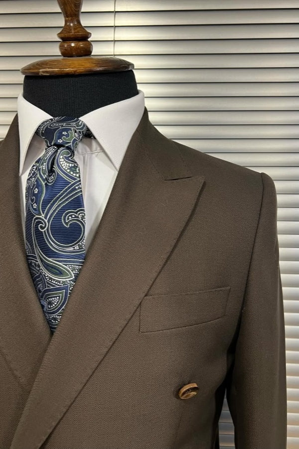 Classical Brown Peaked Lapel Double Breasted Business Suits