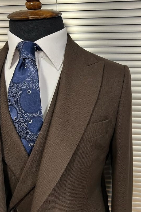 Handsome Brown Peaked Lapel 3 Pieces Business Men Suits