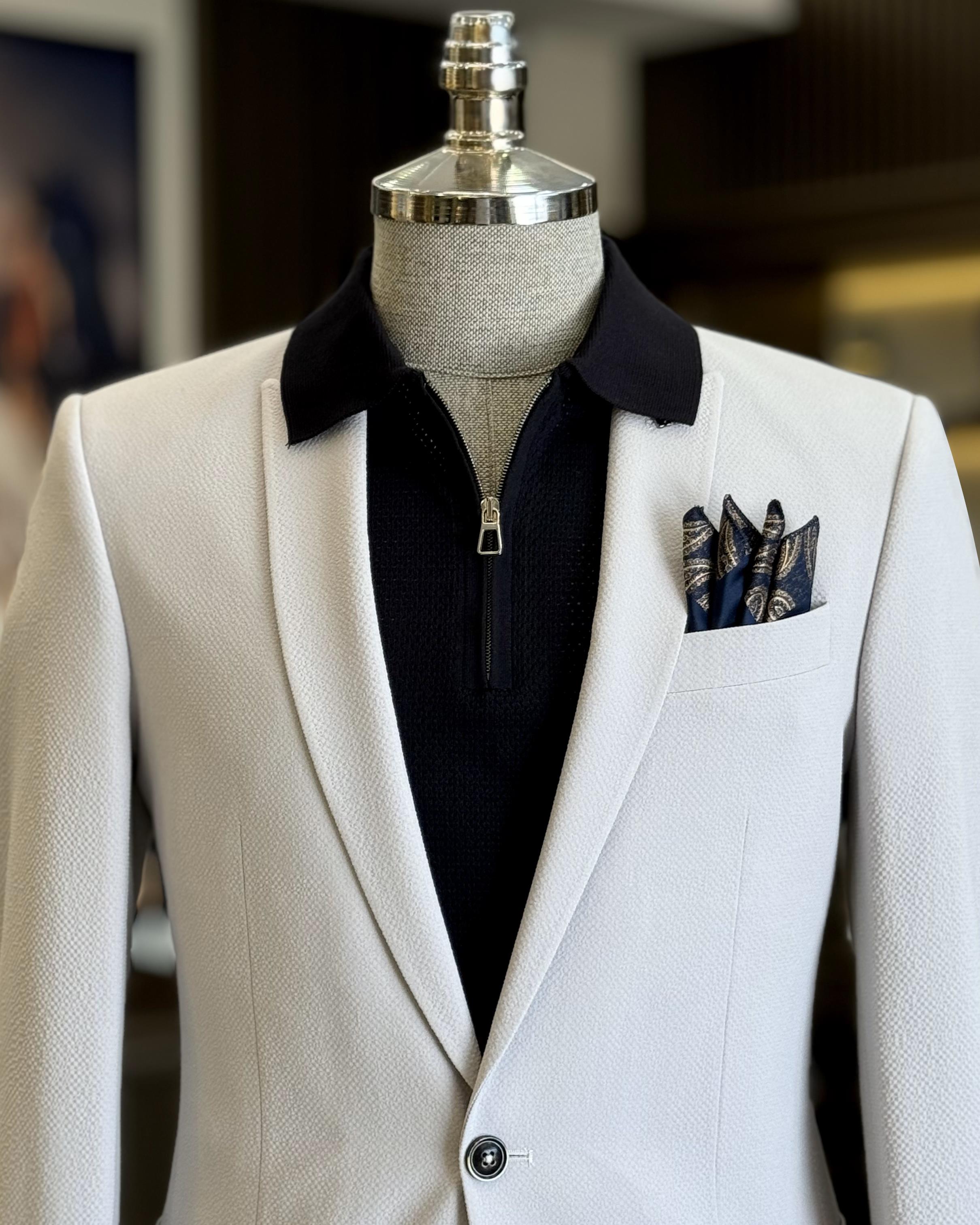 Chic Off-White Peaked Lapel Prom Suits For Men