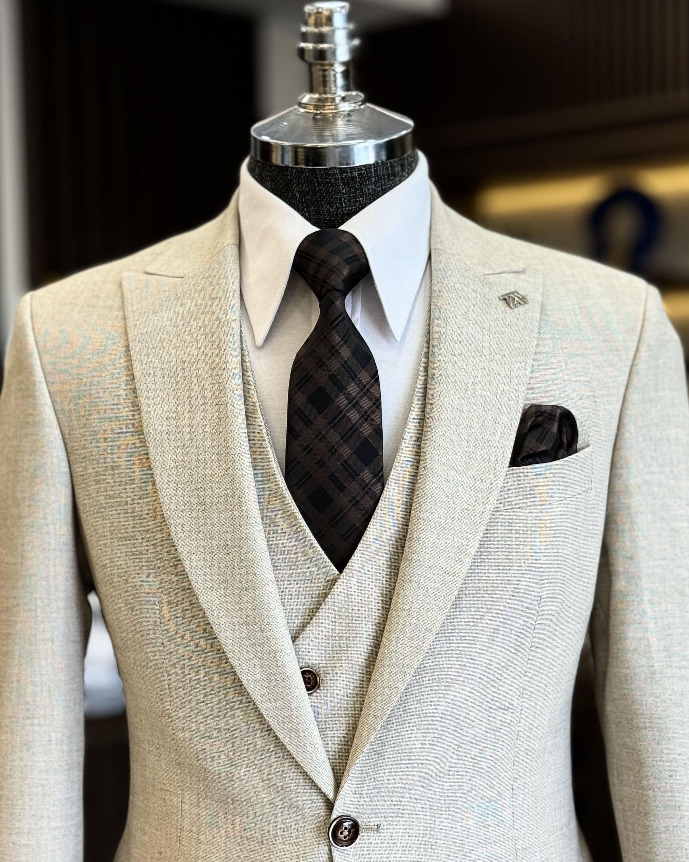 Stylish Off-White Newest Men’s Business Suits With Waistcoat