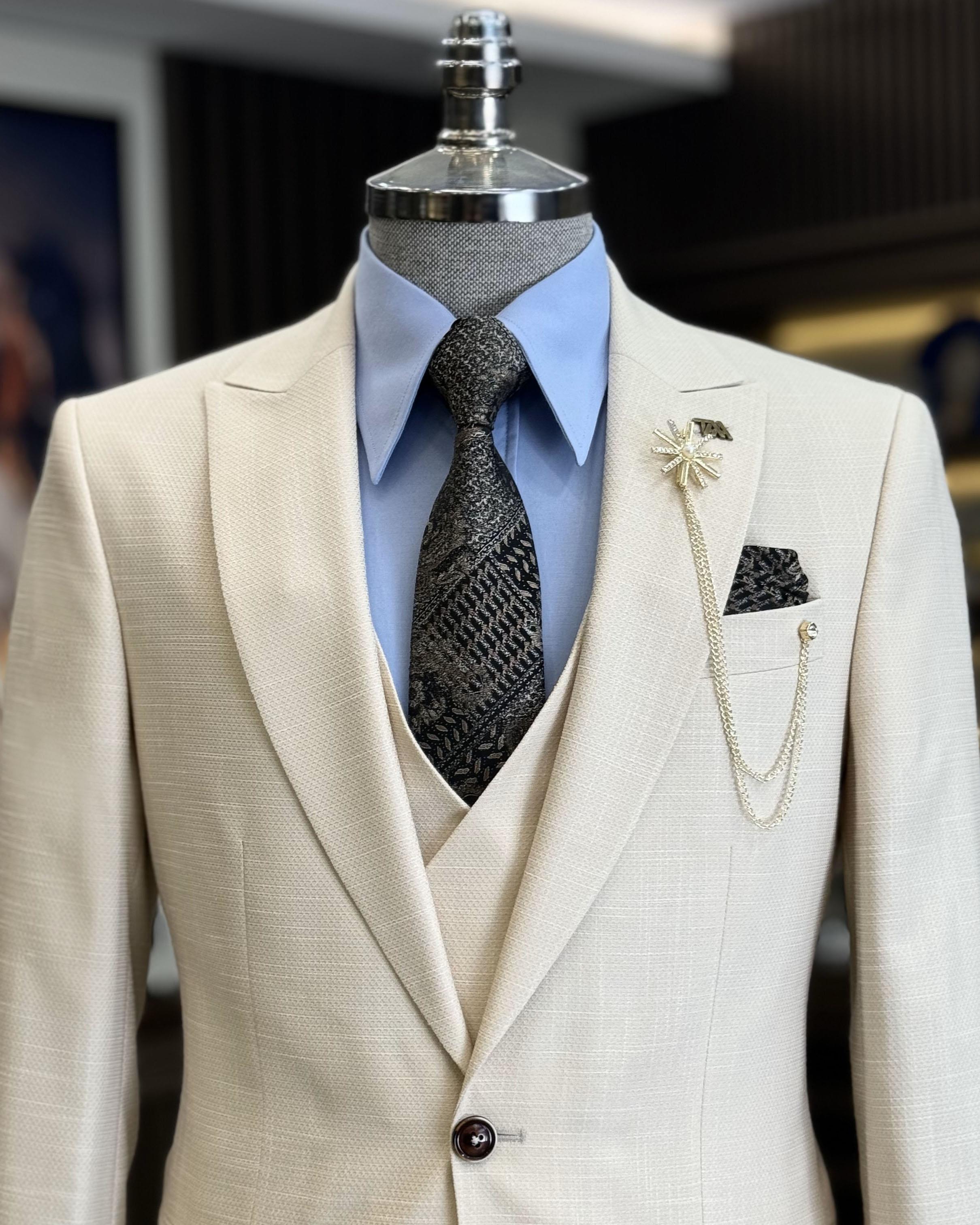 Fancy Off-White 3 Pieces Peaked Lapel Business Suits