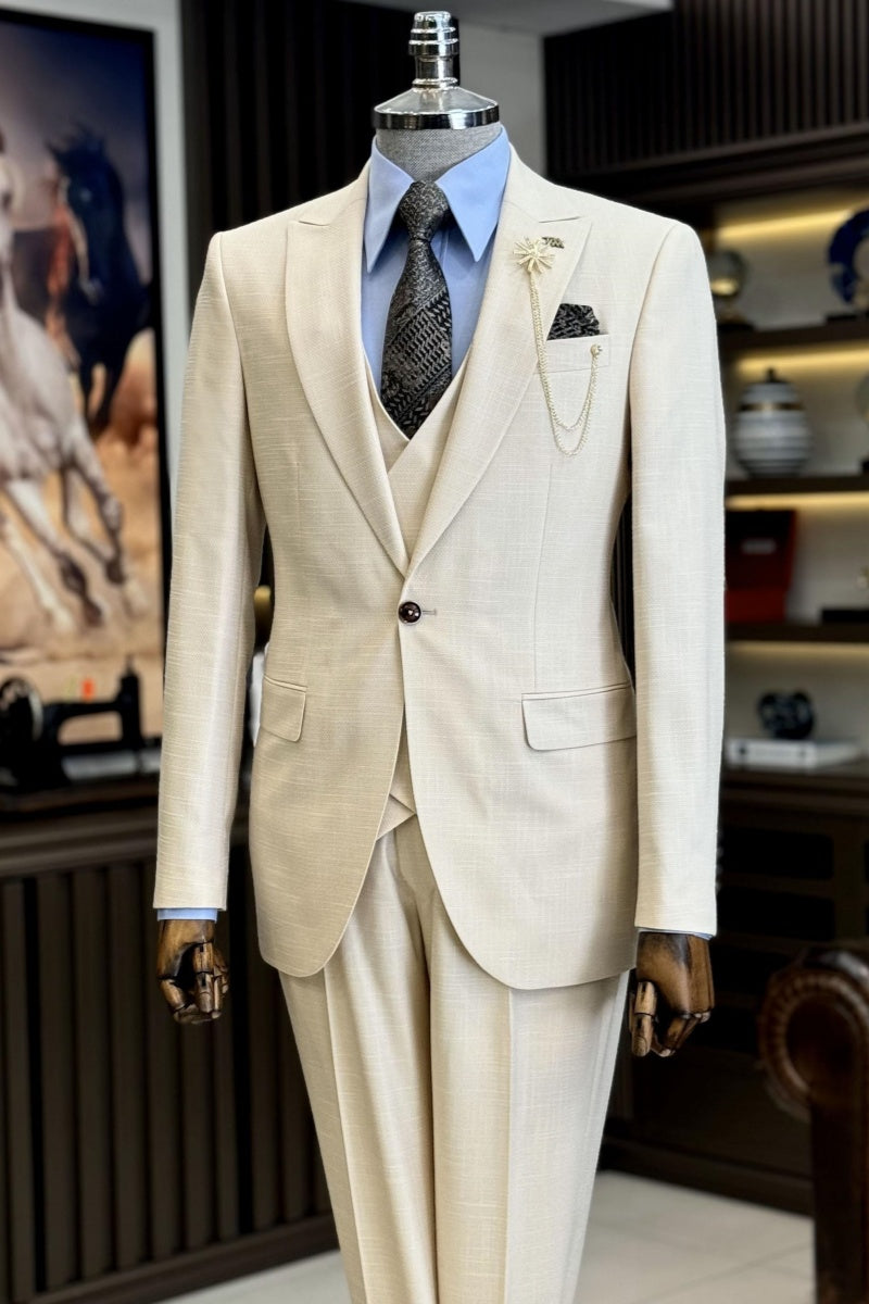Fancy Off-White 3 Pieces Peaked Lapel Business Suits