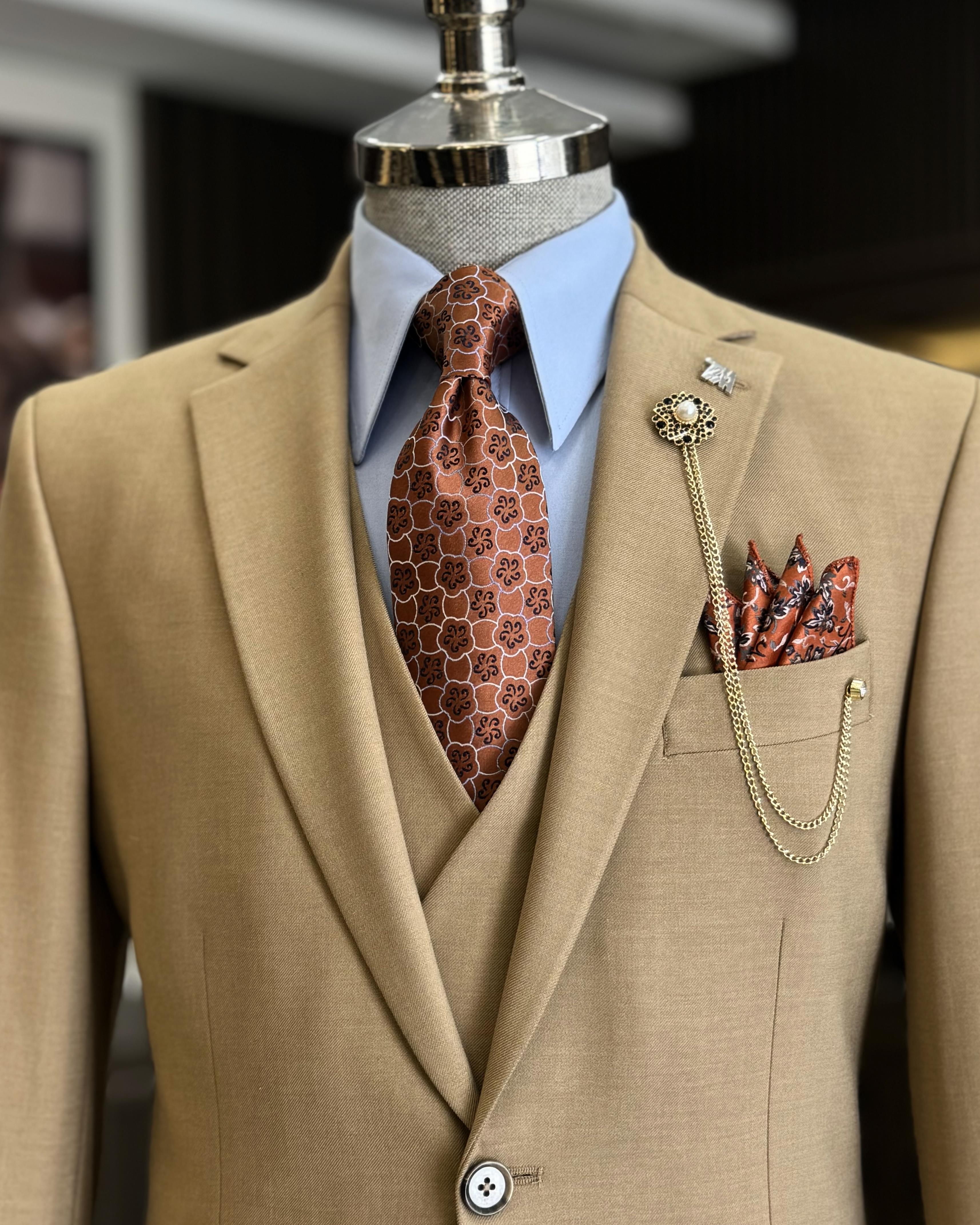 New Arrival Khaki Notched Lapel Men’s Formal Suits With Waistcoat