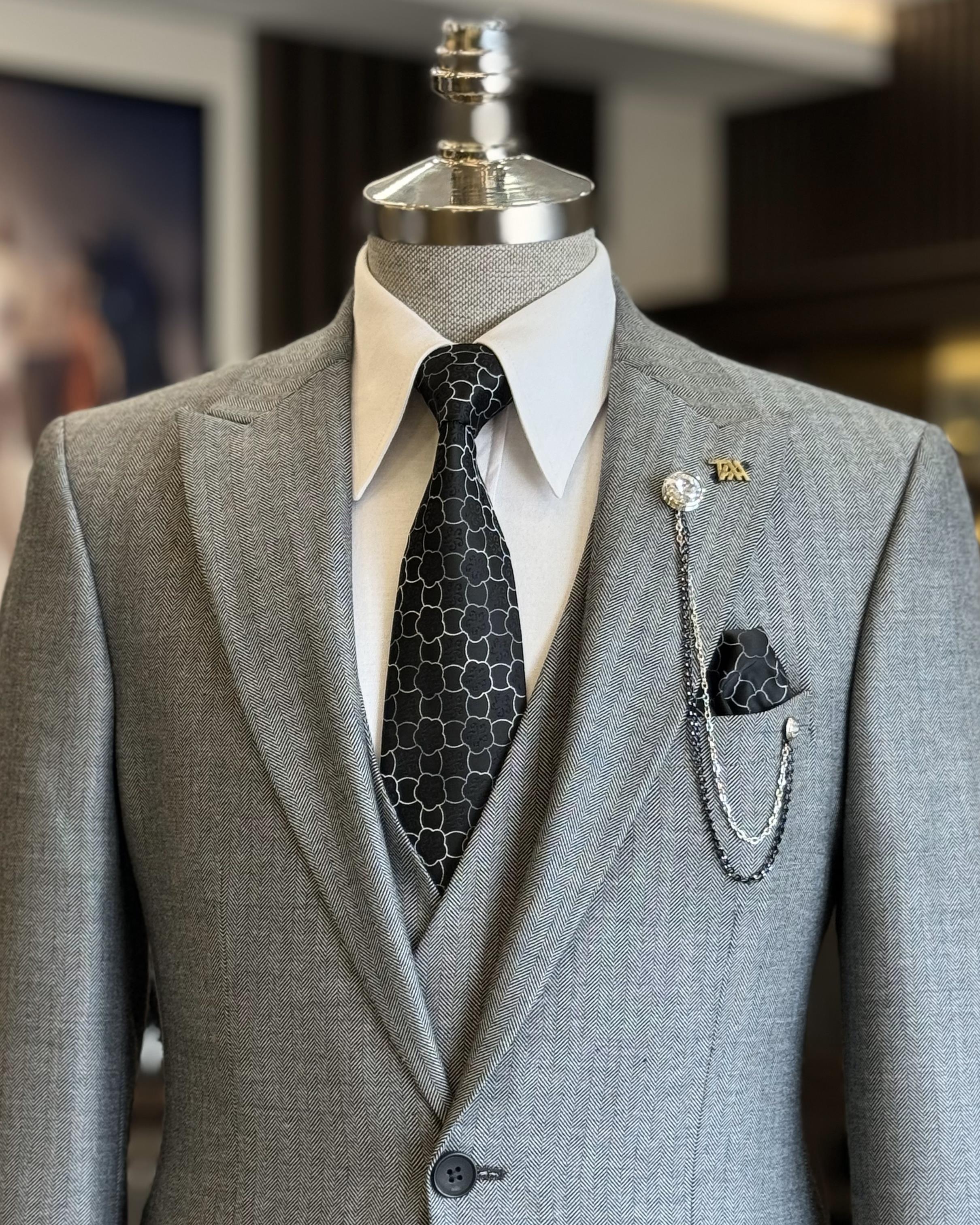 Light Gray Stylish Bespoke 3 Pieces Men's Business Suits