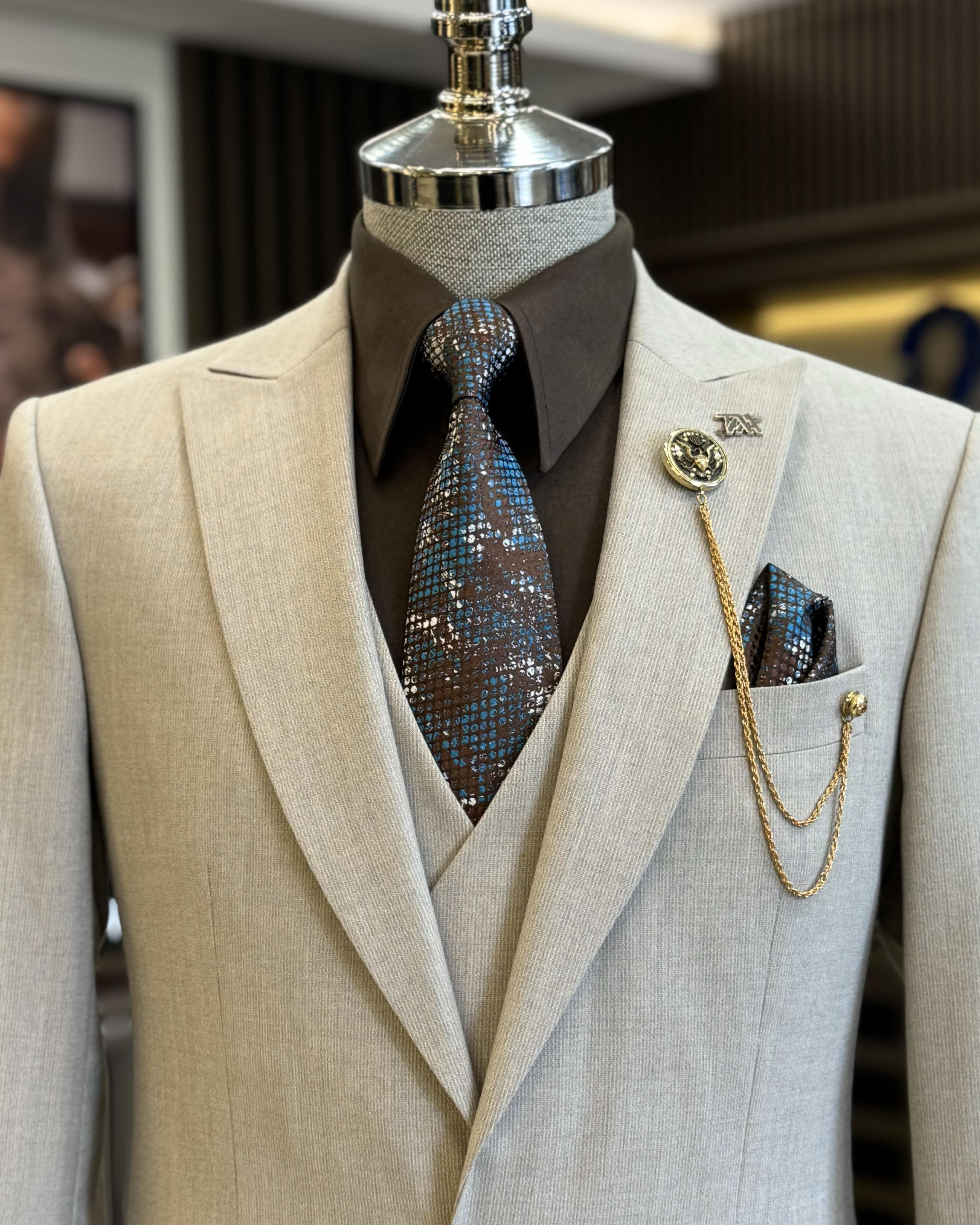 Glamorous 3 Pieces Off-White Peaked Lapel Men's Business Suits