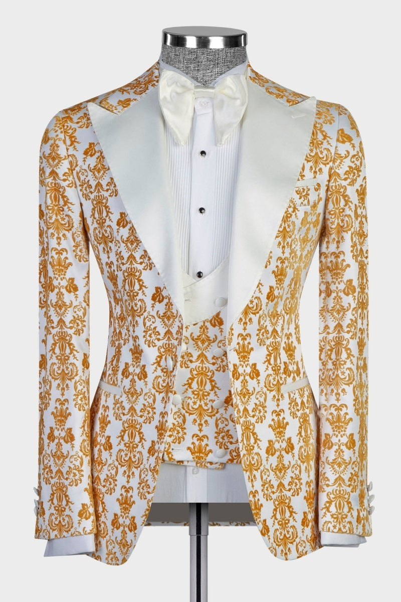 Chic White Peaked Lapel Jacquard Prom Suits With Waistcoat