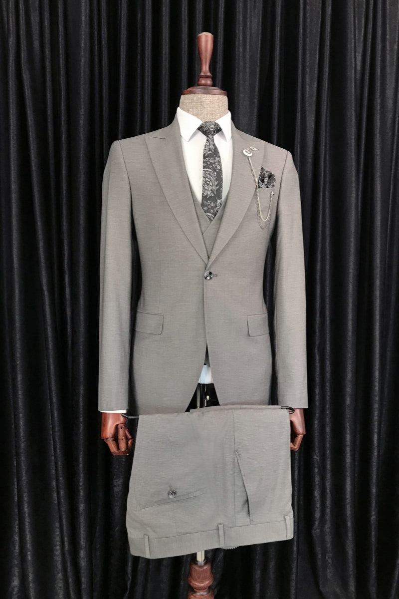New Arrival Light Gray 3 Pieces Peaked Lapel Slim Fit Suits For Men