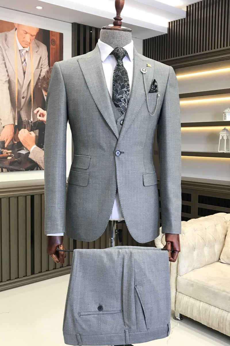 Close Fitting Light Gray 3 pieces Peaked Lapel Business Suit