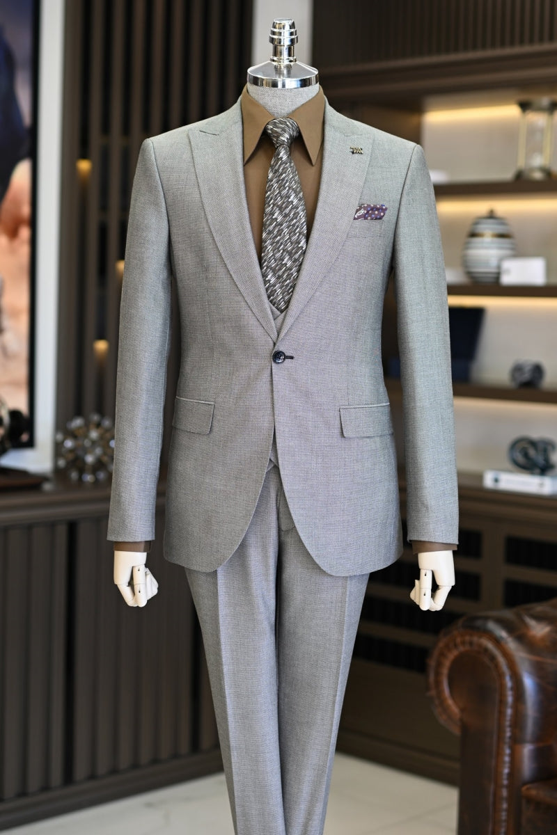 Light Gray Chic Peaked Lapel 3 Pieces Cool Business Suits