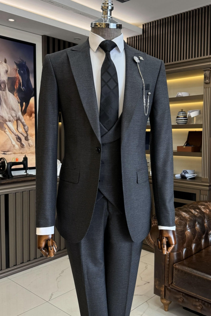 Classic Dark Gray 3 Pieces Peaked Lapel Business Suits