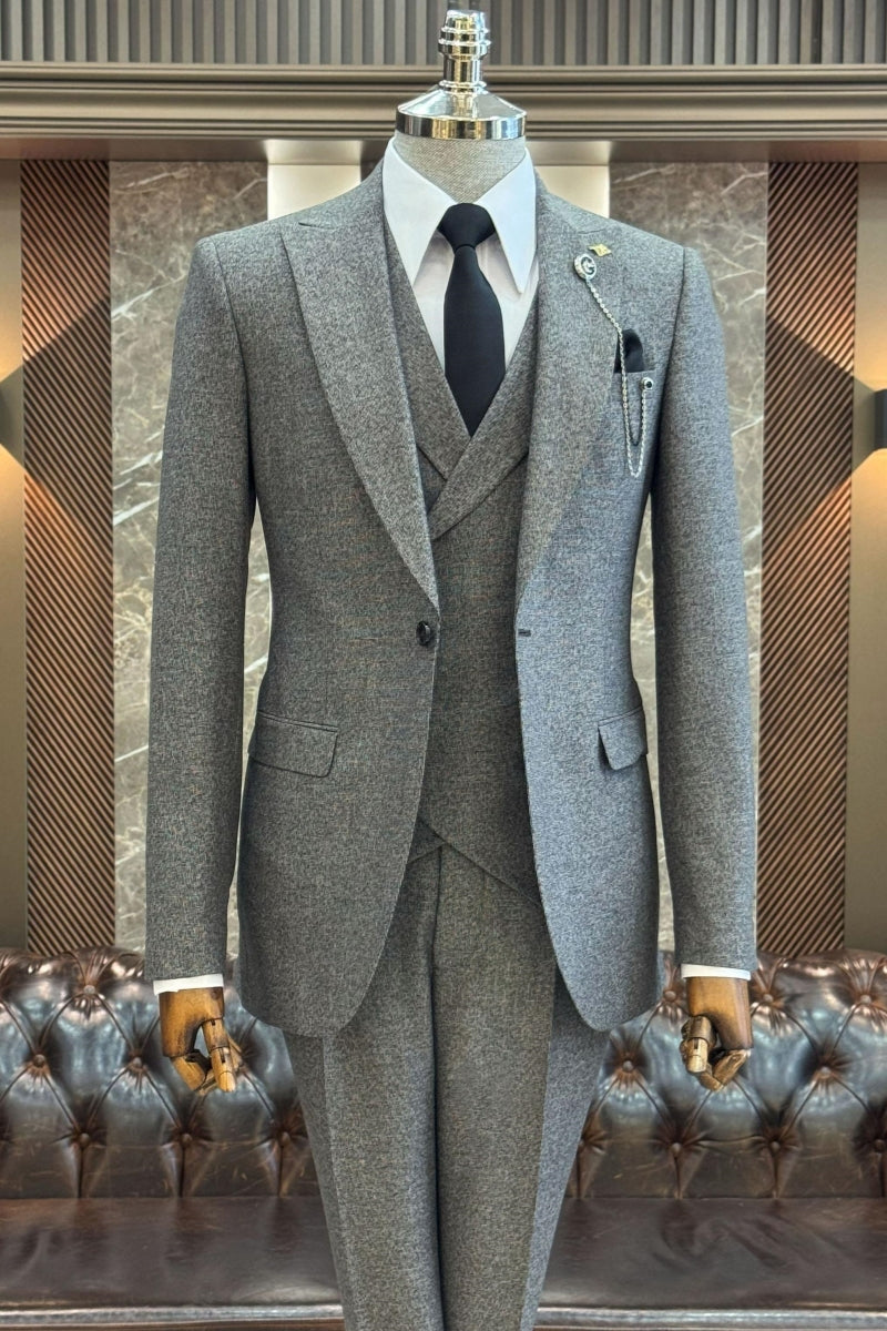 Close Fitting Gray 3 Pieces Peaked Lapel Business Suits With Vest
