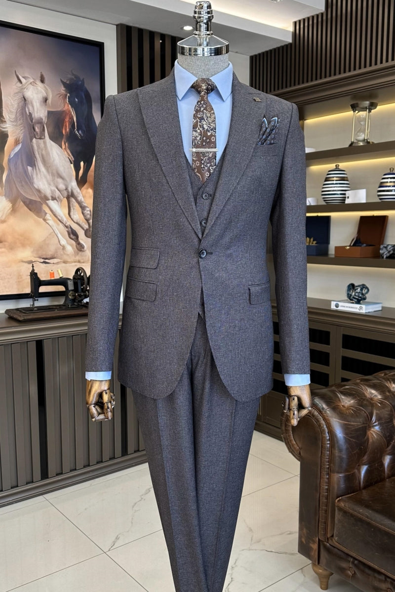 Chic Khaki Peaked Lapel 3 Pieces Formal Suits With Waistcoat