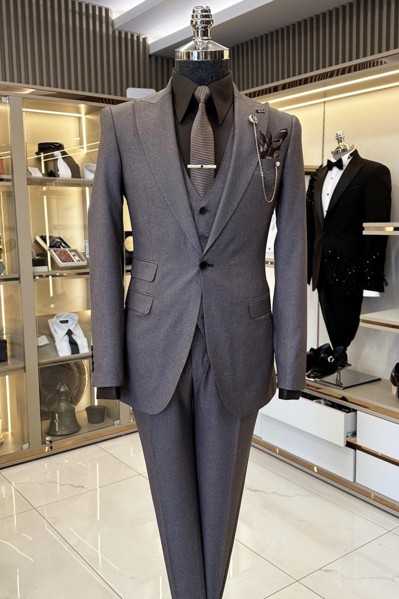 Glamorous Chocolate Peaked Lapel 3 Pieces Formal Suits