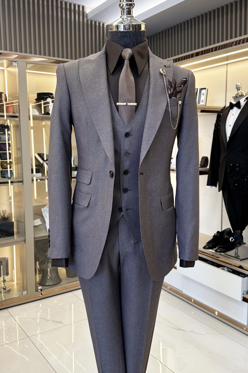 Glamorous Chocolate Peaked Lapel 3 Pieces Formal Suits