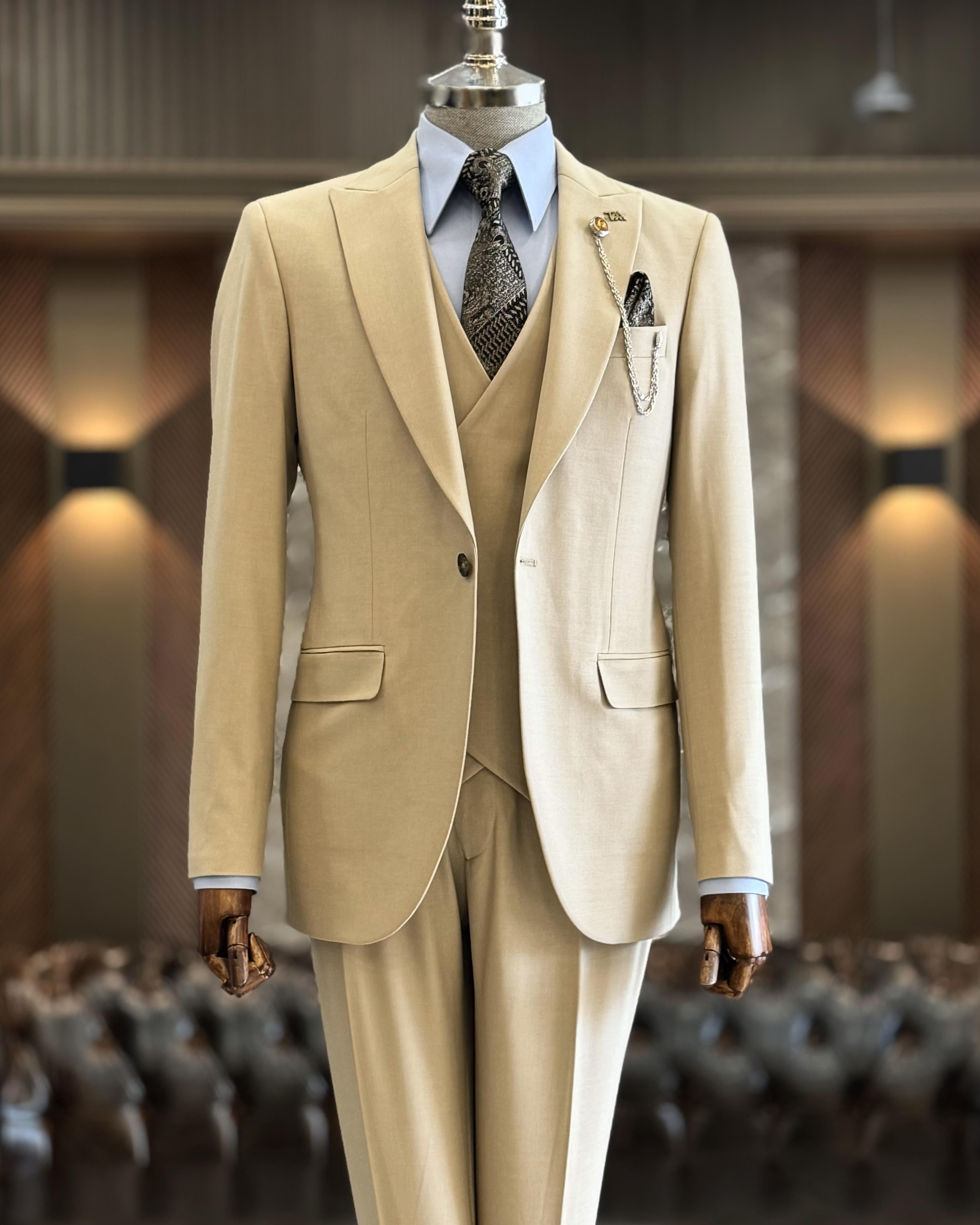 Close Fitting Beige 3 Pieces Business Suits With Waistcoat