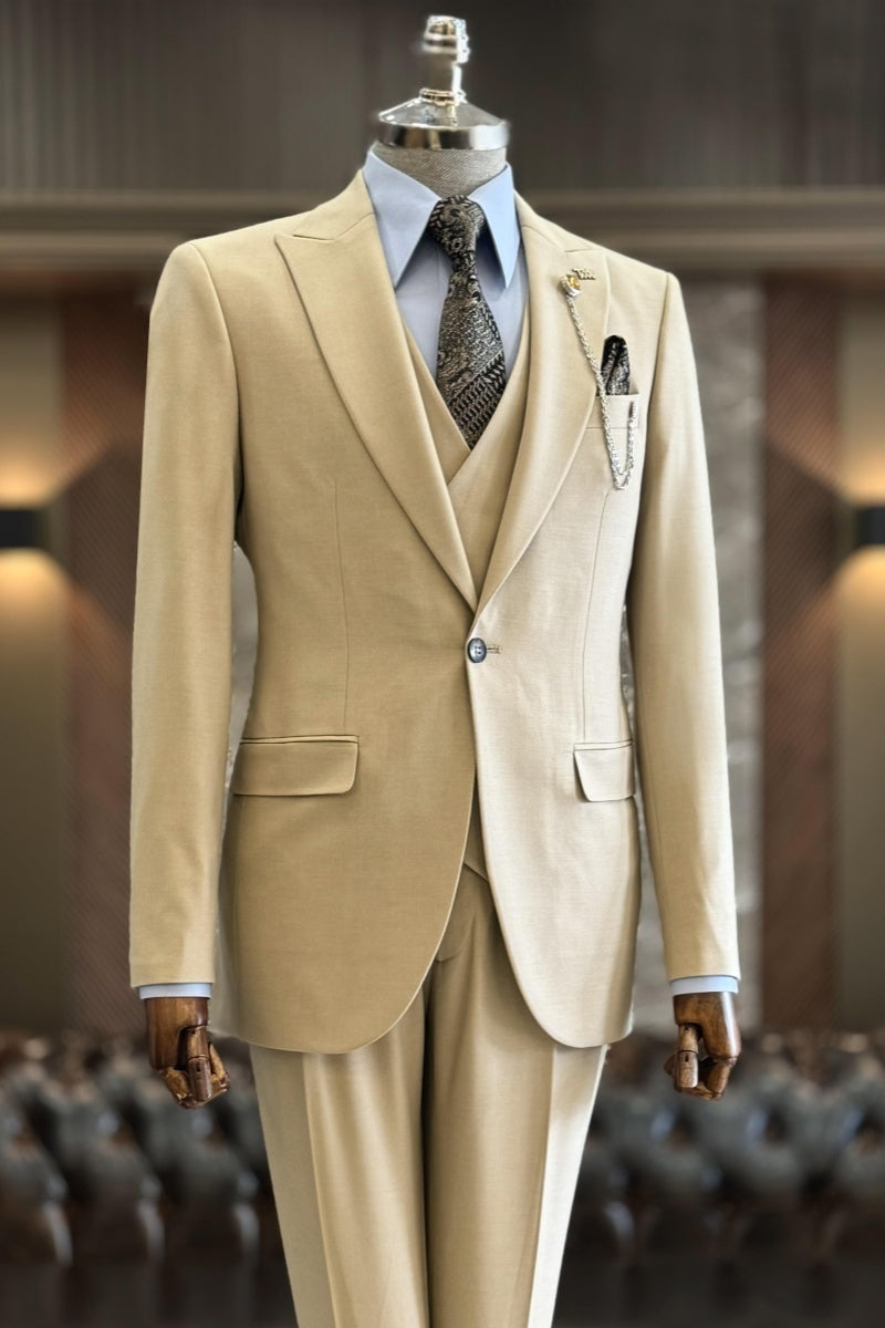 Close Fitting Beige 3 Pieces Business Suits With Waistcoat