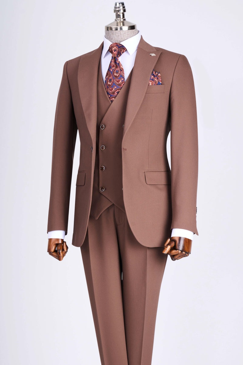 Close Fitting Brown 3 Pieces Peaked Lapel Business Suits