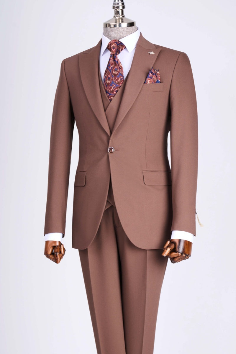 Close Fitting Brown 3 Pieces Peaked Lapel Business Suits