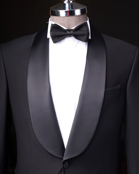 Chic Black Shawl Lapel Close Fitting Wedding Suits For Men