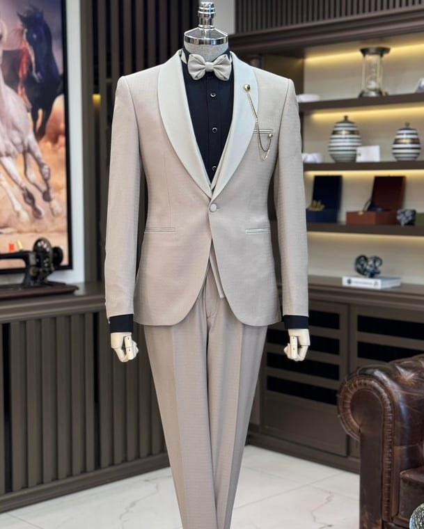 Modern Beige Shawl Lapel Wedding Suits With Waistcoat