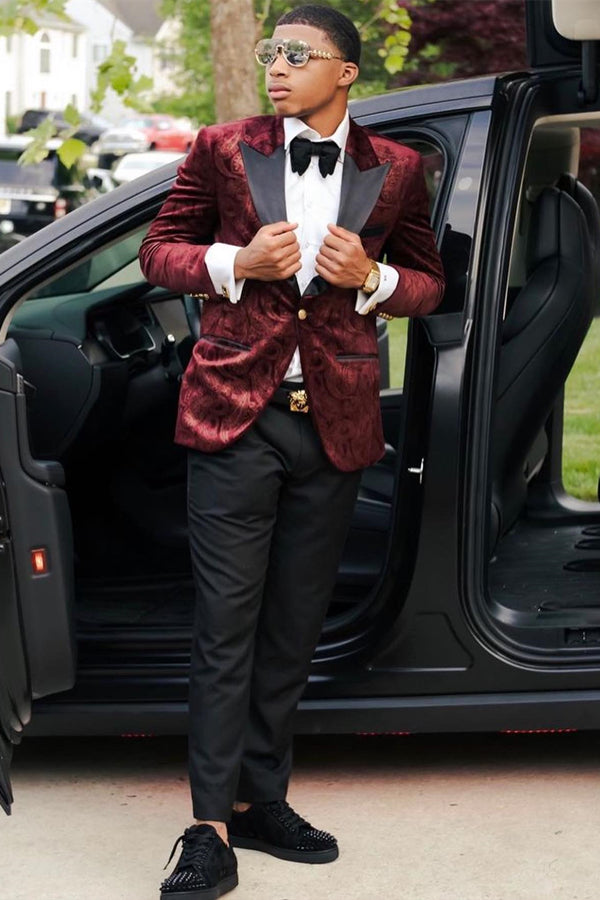 Charming Burgundy Jacquard Peaked Lapel Prom Men Suits