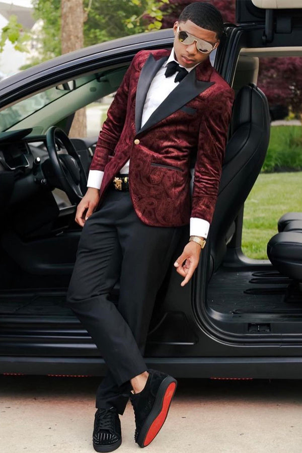 Charming Burgundy Jacquard Peaked Lapel Prom Men Suits