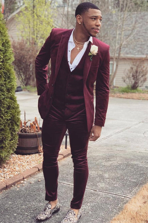 Glamorous Burgundy Peaked Lapel 3 Pieces Prom Men Suits