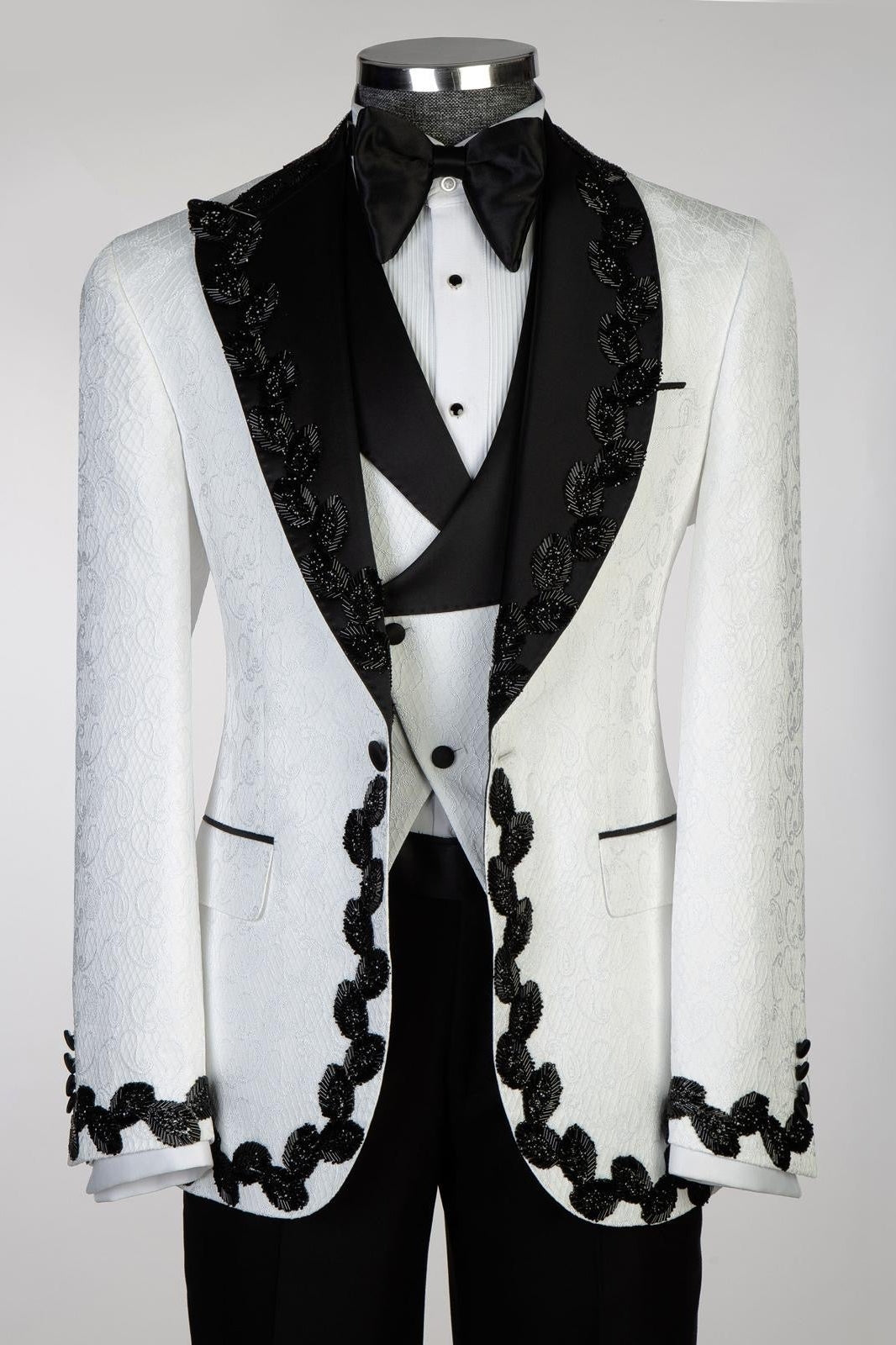 Classy White Jacquard 3 Pieces Shawl Lapel Wedding Suits