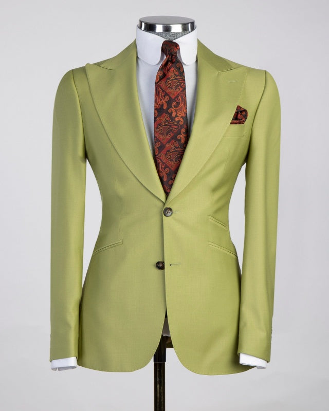 Generous Green Peaked Lapel Prom Suits With Waistcoat
