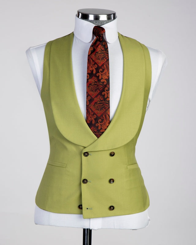 Generous Green Peaked Lapel Prom Suits With Waistcoat