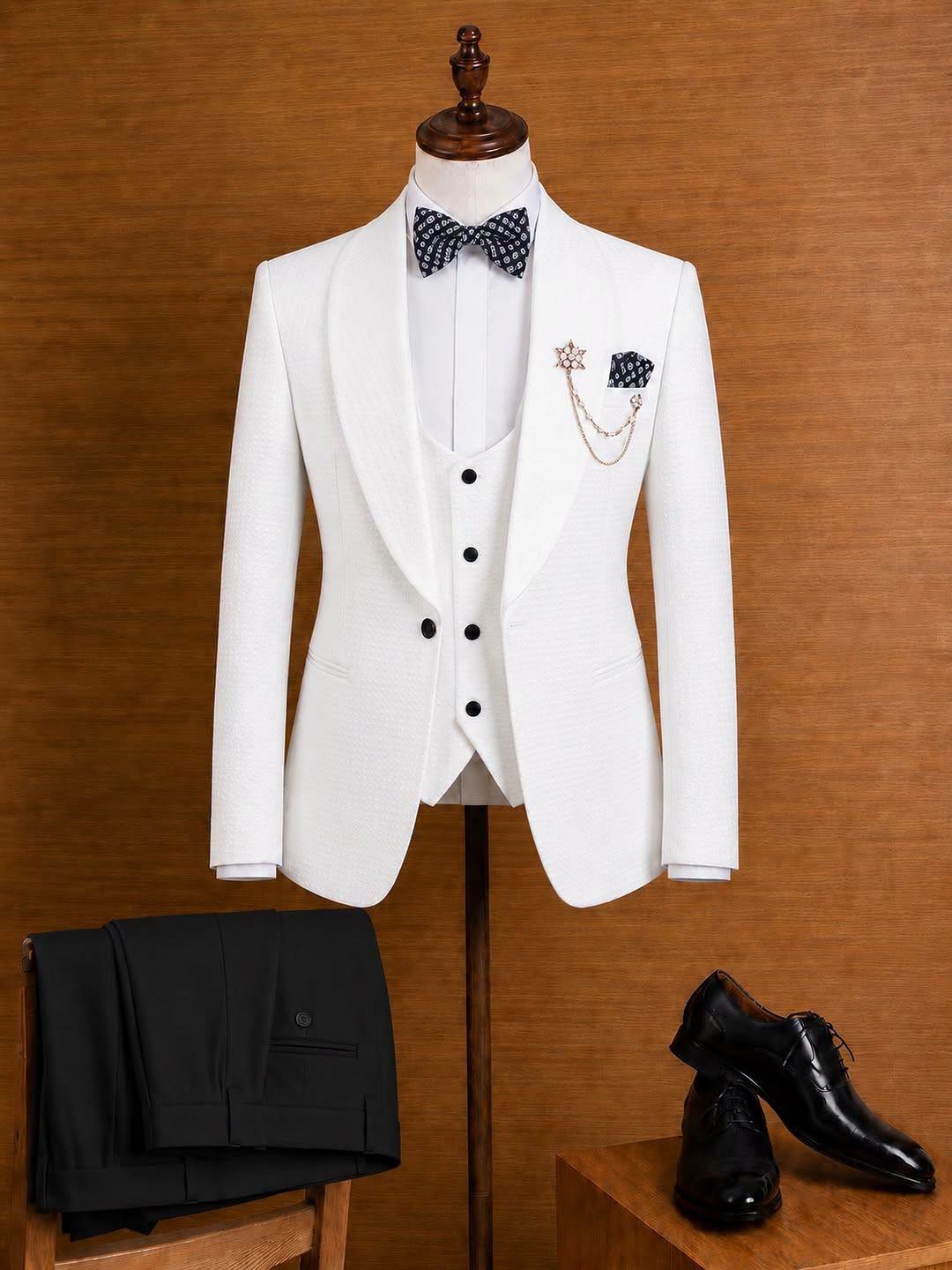 3 Pieces Elegant White Jacquard Shawl Lapel Wedding Suits
