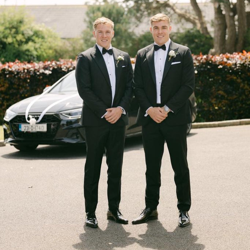 Classical Black Peaked Lapel Wedding Groomsmen Suits