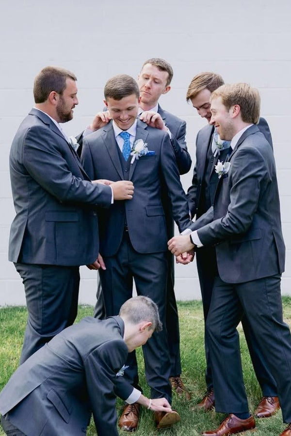Trendy Dark Gray Notched Lapel Wedding Groomsmen Suits