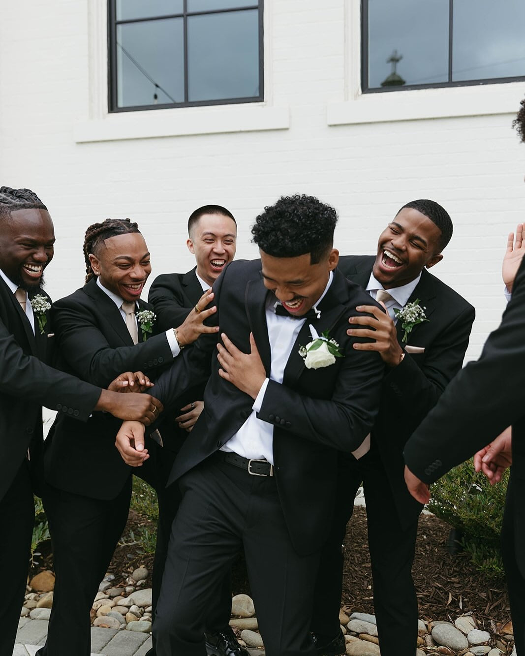 Handsome Black Notched Lapel Wedding Groomsmen Suits