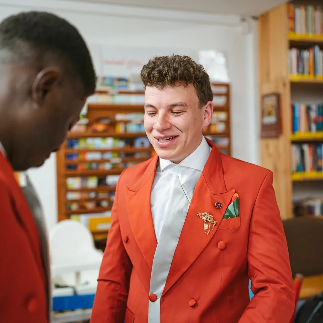 Stylish Red Peaked Lapel Double Breasted Wedding Groomsmen Suits